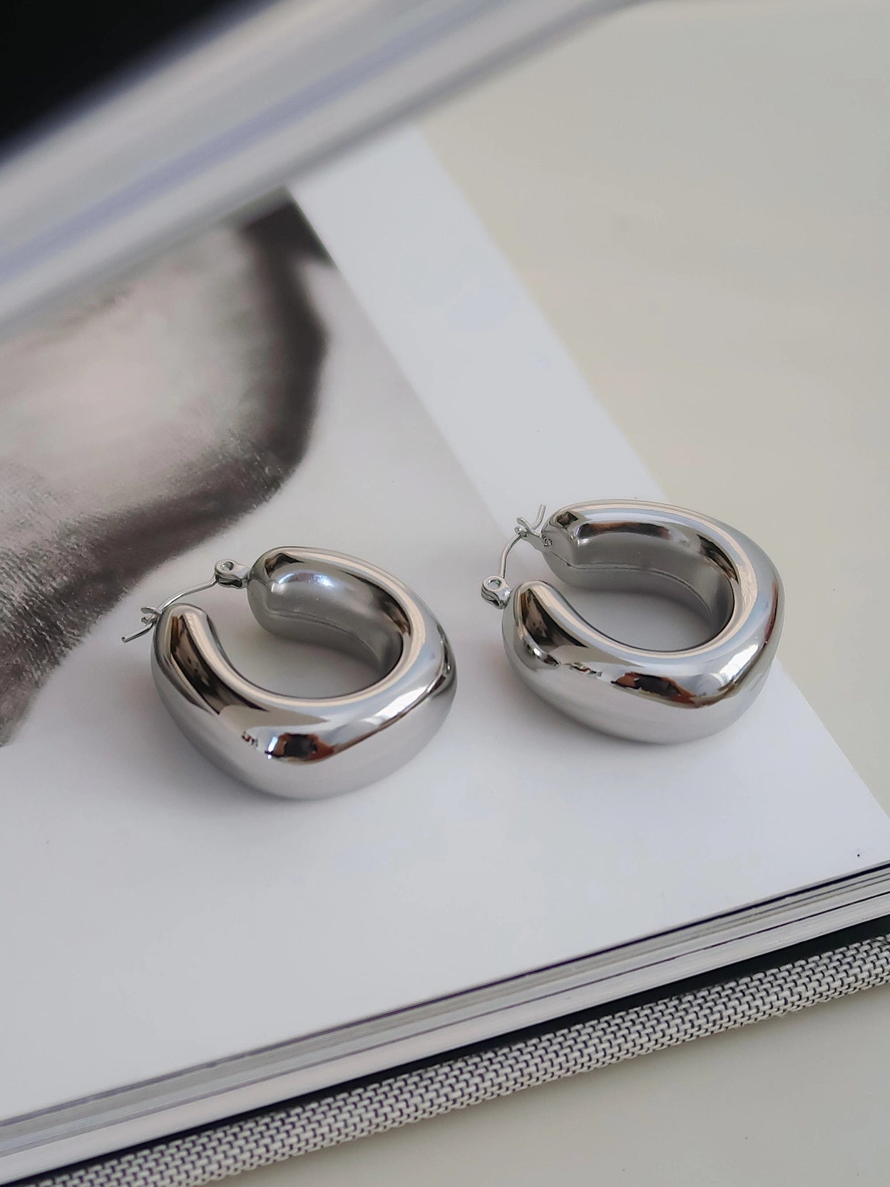 Hunter Classic U Hoop Earrings