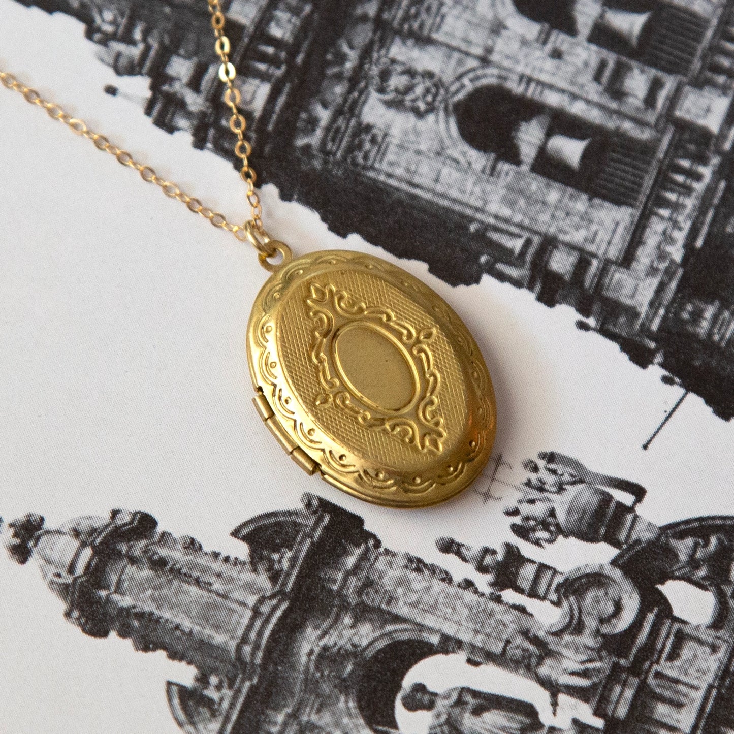 Vintage Large Oval Locket Necklace