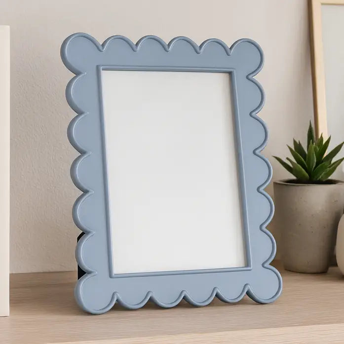 Blue Resin Scallop Edge 5x7 Frame