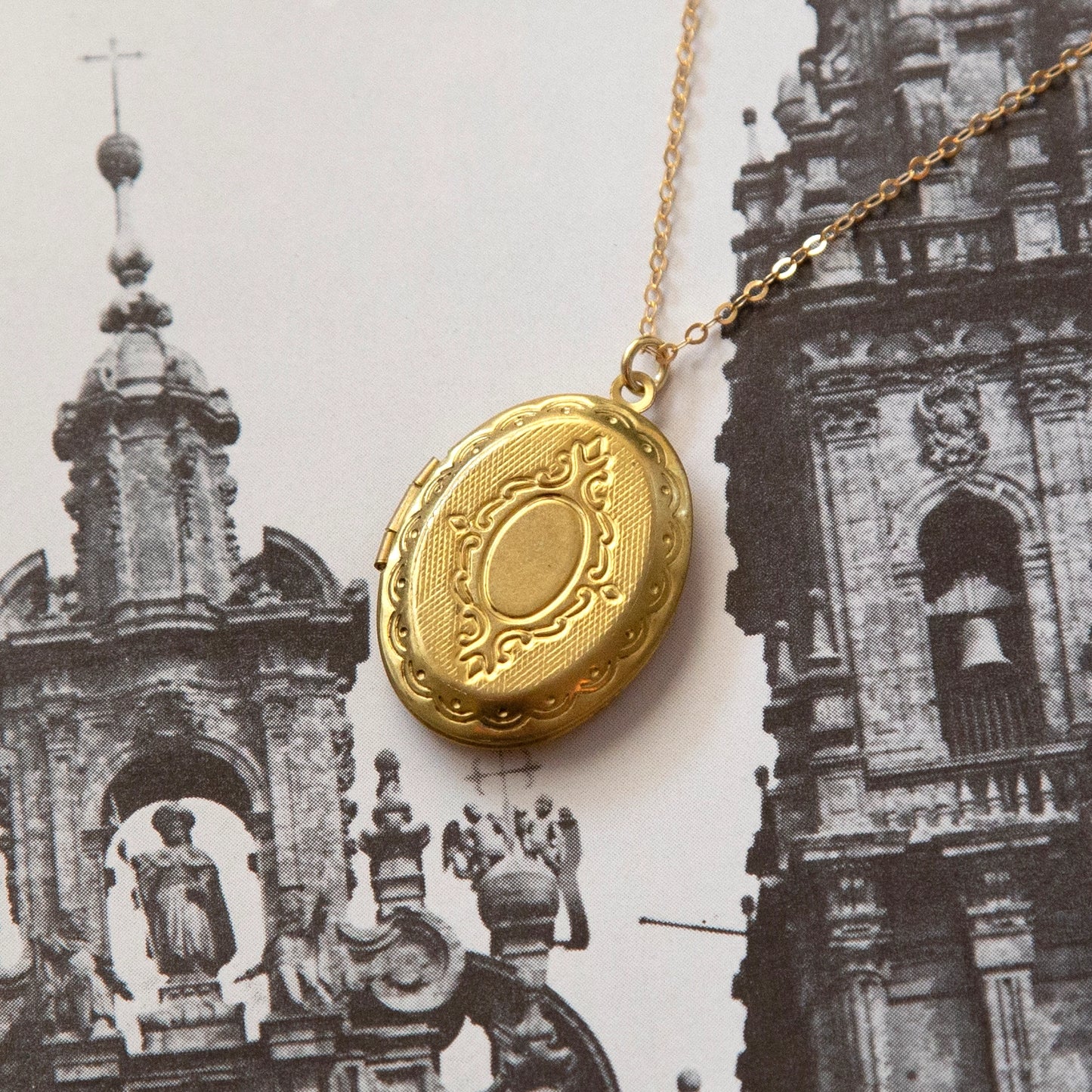 Vintage Large Oval Locket Necklace