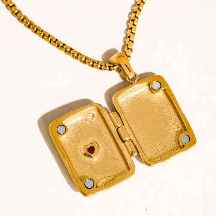 Lavande Heart Locket Pendant Necklace
