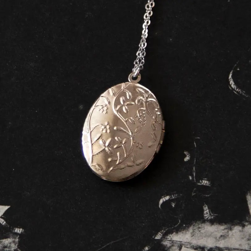 Vintage Large Silver Oval Locket Necklace